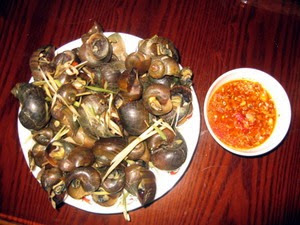 Ốc treo giàn bếp - món ăn đặc sản ở Đồng Tháp